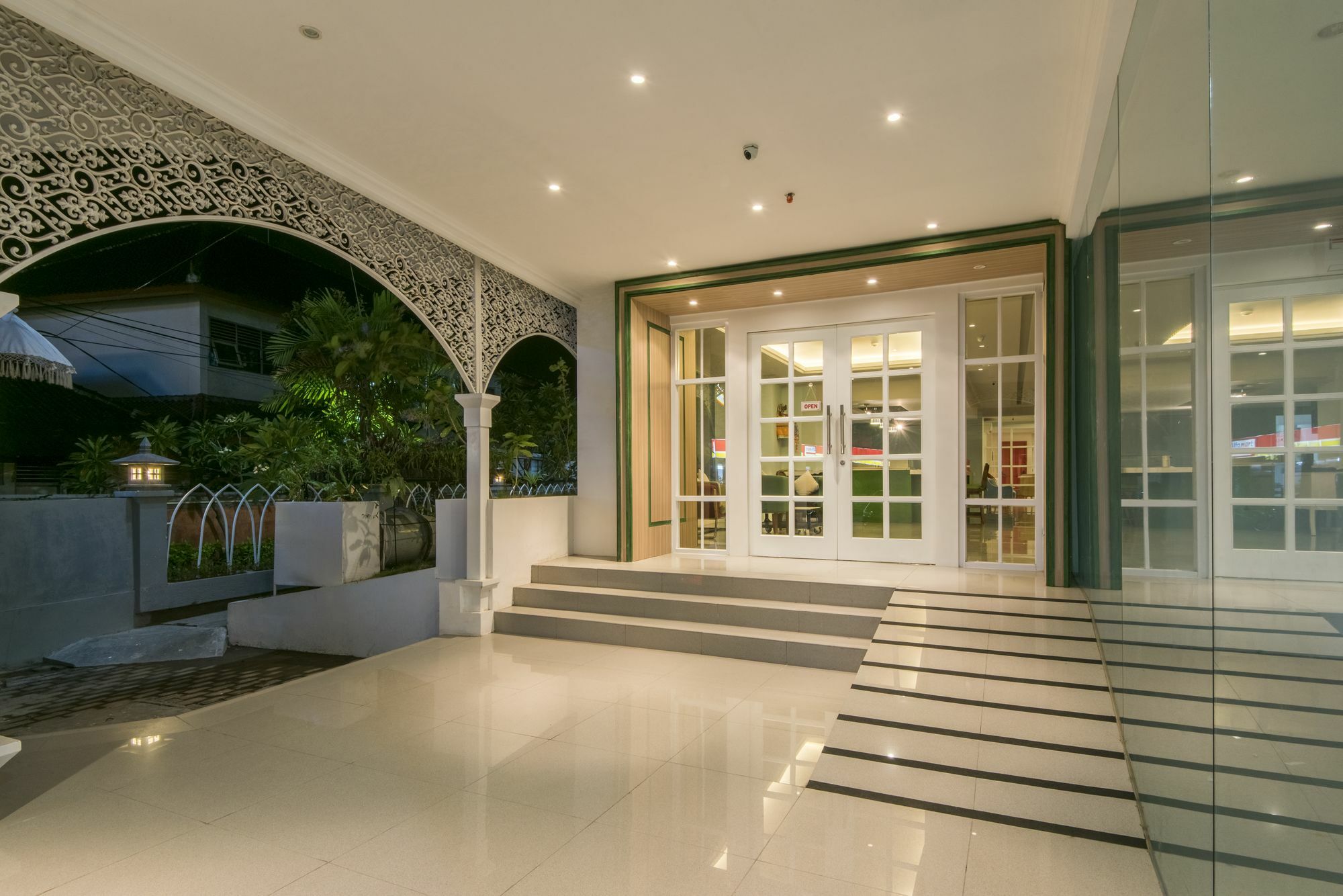 Yan'S House Hotel Kuta  Ngoại thất bức ảnh